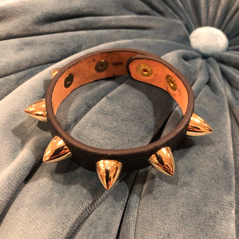 Leather spiked bracelet